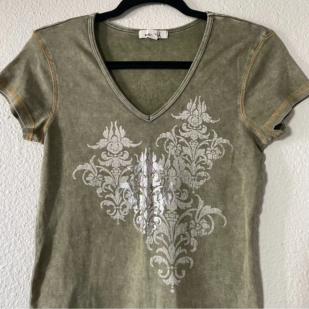 One World Graphic Fitted Shirt Women’s L Green Faded Retro Y2K Grunge 2000s - Picture 3 of 13